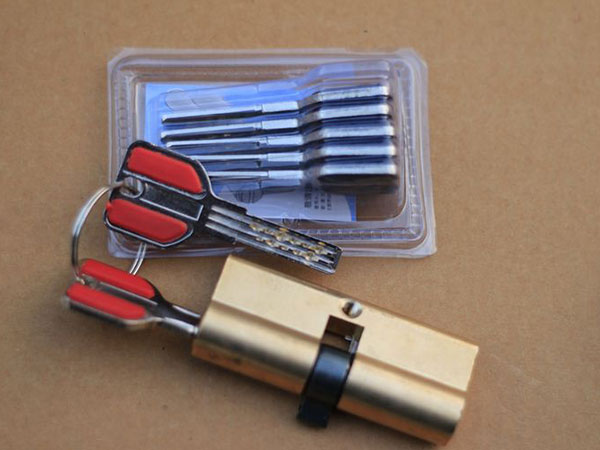 聂荣24小时上门开锁公司